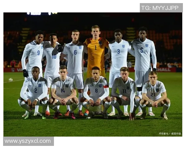 足球明星如星辰璀璨在绿茵场上闪耀的诗意描绘